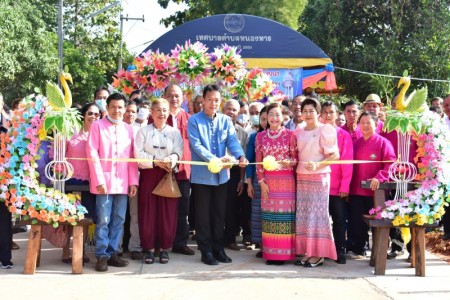 พิธีเปิดใช้ถนนเส้นทางบ้านดอยน้อยพัฒนาและพิธีเปิดใช้ระบบน้ำประปา