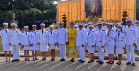 นายกเทศมนตรีตำบลหนองหาร คณะผู้บริหาร สมาชิกสภาฯ พนักงานเทศบาล ร่วมกิจกรรมเนื่องในวันคล้ายวันพระบรมราชสมภพพระบาทสมเด็จพระบรมชนกาธิเบศรมหาภูมิพลอดุลยเดชบรมนาถบพิตร วันชาติ และวันพ่อแห่งชาติ