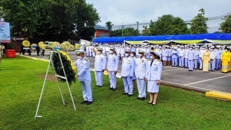 เทศบาลตำบลหนองหารร่วม กิจกรรมน้อมรำลึกในพระมหากรุณาธิคุณ เนื่องในวันคล้าย วันสวรรคตพระบาทสมเด็จ พระบรมชนกาธิเบศร มหาภูมิพลอดุลยเดชมหาราช บรมนาถบพิตร ในวันพฤหัสบดีที่ ๑๓ ตุลาคม ๒๕๖๕ ณ สนามหน้าที่ว่าการอำเภอสันทราย กิจกรรมประกอบด้วย พิธีทำบุญตักบาตร ถวายเป็