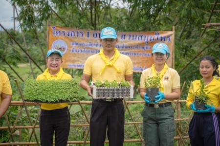 เทศบาลตำบลหนองหาร นำโดยนางสุพิศ เถียรทิม นายกเทศมนตรีตำบลหนองหาร ร่วมกับ พ.ต.อ.ผดุงเกียรติ ปัณฑรนนทกะ ผู้กำกับการตำรวจตะเวนชายแดนที่ 33 นำกำลังพลในสังกัด ร่วมจัดกิจกรรมเฉลิมพระชนมพรรษาสมเด็จพระวชิรเกล้าเจ้าอยู่หัว 72 พรรษา ครบ 6 รอบ เนื่องในโอกาสวันที่ 28