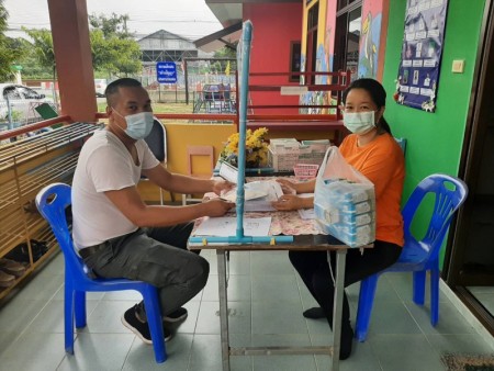 ระหว่างวันที่ 3-4 พฤศจิกายน 2564 นายกเทศมนตรีตำบลหนองหาร นายกสุพิศ เถียรทิม ได้มอบหมายให้ครูผู้ดูแลเด็ก มอบเงินค่าอาหารกลางวัน อาหารเสริม ใบงานเสริมทักษะ (On-Hand) ในช่วงปิดเรียนเนื่องจากสถานะการณ์โรคโควิด-19 และการติดตามพัฒนาการเด็กปฐมวัยศพด.