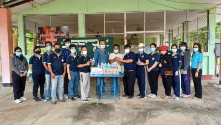 เทศบาลตำบลหนองหาร นำโดย นายวีระชัย กระต่ายทอง ปลัดเทศบาลตำบลหนองหาร พนักงานเทศบาล นำ เจลล้างมือ 500ml  และ หน้ากากอนามัย มอบให้กับกำนัน ผู้ใหญ่บ้าน ในเขตเทศบาลตำบลหนองหาร ตามโครงการป้องกันการแพร่ระบาดของโรคติดเชื้อไวรัสโคโรนา 2019 ขององค์การบริหารส่วนจังห