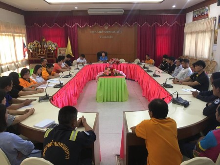 ประชุม ข้าราชการ เจ้าหน้าที่ พนักงานจ้าง เทศบาลตำบลหนองหาร เริ่มต้นปีงบประมาณใหม่  ปี พ.ศ. 2562