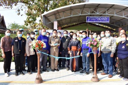 พิธีเปิดศูนย์ปฏิบัติการป้องกันแก้ไขปัญหาไฟป่าและฝุ่นละอองขนาดเล็ก ตำบลหนองหาร โดย นางสุพิศ เถียรทิม นายกเทศมนตรีตำบลหนองหาร เป็นผู้กล่าวรายงาน