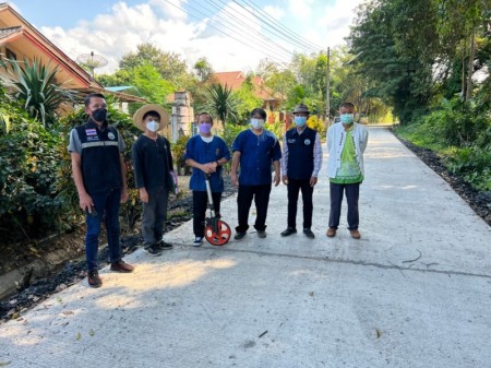 เทศบาลตำบลหนองหาร นำโดยนายวีระชัย กระต่ายทอง ปลัดเทศบาลตำบลหนองหาร สมาชิกสภาฯ ลงพื้นที่ตรวจสอบถนนซอยหน้าบ้านนายประสิทธิ์ เทพวงศ์  หมู่ที่ ๗ บ้านหนองหาร และทางลงไหล่ทางบ้านเอื้ออาทร หมู่ที่ ๑ บ้านเอื้ออาทร ตำบลหนองหาร อำเภอสันทราย จังหวัดเชียงใหม่ ***ถือเป