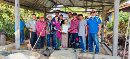 ท่านนายกสุพิศ เถียรทิม นายก เทศมนตรีตำบลหนองหารพร้อมด้วย คณะผู้บริหารและสมาชิกสภาเทศบาลตำบลหนองหาร ได้มาเยี่ยมให้กำลังใจ และมอบเงินสมทบในการสร้างบ้าน โครงการซ่อมสร้างบ้านสร้างรอยยิ้มให้ครัวเรือนยากจนคนเชียงใหม่ ประจำปี 2564