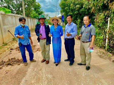 ท่านนายกสุพิศ เถียรทิม คณะผู้บริหาร สมาชิกสภาฯ พี่น้องชาวตำบลหนองหารร่วมกราบขอบพระคุณ องค์การบริหารส่วนจังหวัดเชียงใหม่โดย ท่านบุญเลิศ บูรณุปกรณ์ นายกองค์การบริหารส่วนจังหวัดเชียงใหม่ และ ท่านสุพล ณ วิชัย สมาชิกสภาองค์การบริหารส่วนจังหวัดเชียงใหม่ ที่สนับ