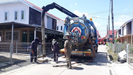 เทศบาลตำบลหนองหารเทศบาลตำบลหนองหาร โดยท่านนายกสุพิศ เถียรทิม ได้ขอความอนุเคราะห์รถดูดโคลนจาก องค์การบริหารส่วนจังหวัดเชียงใหม่ มาแก้ปัญหาน้ำเน่าเสียเนื่องจากปลาตายในท่อระบายน้ำ ซอย9/7 บ้านเอื้ออาทร หมู่ที่ 1 ตำบลหนองหาร