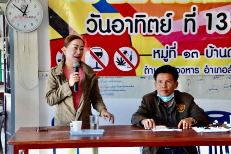 ท่านนายกสุพิศ เถียรทิม นายกเทศมนตรีตำบลหนองหาร ร่วมประชุมประจำเดือนหมู่ที่ 13