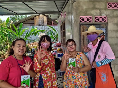 นายกสุพิศ เถียรทิม ได้มอบหมายท่านพุฒ อุทาเลิศ รองนายกเทศมนตรี ร่วมกับสมาชิกสภาตำบลหนองหาร เขต 1 และ เขต 2 ดำเนินการมอบเมล็ดพันธุ์ผักสวนครัว