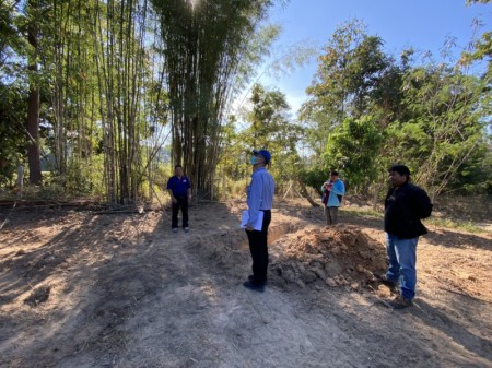 เจ้าหน้าที่สาธารณสุขและสิ่งแวดล้อม ร่วมกับเจ้าหน้าที่กองช่าง เทศบาลตำบลหนองหาร  ลงพื้นที่ตรวจสอบข้อเท็จจริง ข้อร้องเรียนจากประชาชน หมู่ 10  ต.หนองหาร อ.สันทราย จ.เชียงใหม่  ในวันที่ 29 ธันวาคม 2563