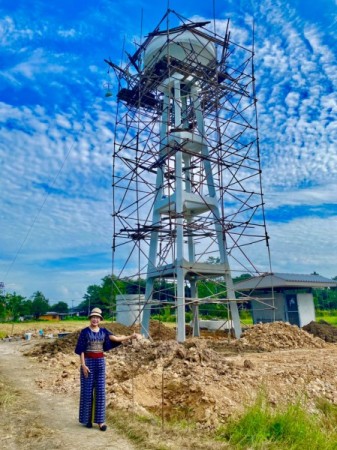 ท่านสุพิศ เถียรทิม นายกเทศมนตรีตำบลหนองหาร ออกตรวจสถานที่ก่อสร้างประปาหมู่บ้าน หมู่ที่ 7