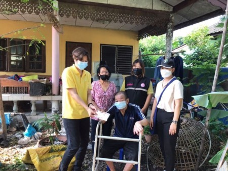 งานสวัสดิการสังคมเทศบาลตำบลหนองหาร ลงพื้นที่ร่วมกับเจ้าหน้าที่ พม.จังหวัดเชียงใหม่ มอบเงินช่วยเหลือผู้ยากไร้ ม.7 บ้านหนองหาร(ท่าโป่ง)