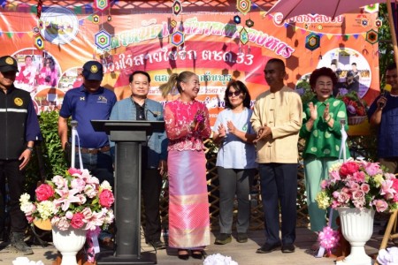 นางสุพิศ เถียรทิม นายกเทศมนตรีตำบลหนองหาร พันตำรวจโทนิรันดร์ ไชยรัตน์ รองผู้กำกับการตำรวจตะเวนชายแดนที่ 33 นายศรัญญ์ ใจคำ ส.อบจ.เชียงใหม่ หัวหน้าศูนย์สุขภาพชุมชนตำบลหนองหาร สมาชิกสภาเทศบาล พนักงานเจ้าหน้าที่เทศบาล กำนัน-ผู้ใหญ่บ้าน และคุณสิริสุภา โตแสงชัย