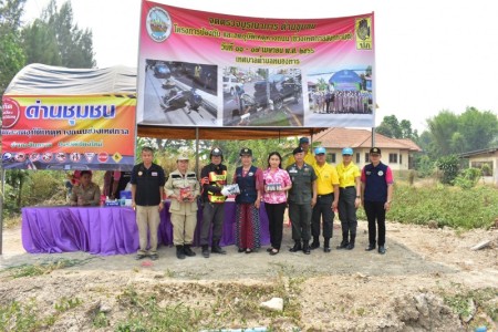 เทศบาลตำบลหนองหาร นำโดย นางสุพิศ เถียรทิม นายเทศมนตรีตำบลหนองหาร ร่วมกับ พนักงานเทศบาล อพปร. ฝ่ายปกครองตำบลหนองหาร ตชด.33 ร่วมเปิดจุดตรวจด่านชมชุน