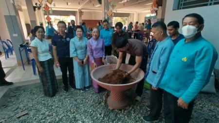 เมื่อวันที่ 16 กุมภาพันธ์ 2567 นำโดยนางสุพิศ เถียรทิม นายกเทศมนตรีตำบลหนองหาร คณะผู้บริหาร สมาชิกสภาเทศบาล พนักงานเจ้าหน้าที่เทศบาล เข้าร่วมกิจกรรมของโรงเรียนสูงวัยสดใสสร้างสุขประจำเดือนกุมภาพันธ์ ได้สัญจรไปหมู่ที่ 1 ณ อาคารสำนักงานบ้านเอื้ออาทรแม่เตาไห โ
