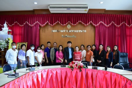 ท่านนายกสุพิศ เถียรทิม นายกเทศมนตรีตำบลหนองหาร คณะผู้บริหาร พนักงานเทศบาล ร่วมต้อนรับ คณะผู้ตรวจเยี่ยม ศุนย์พัฒนาเด็กเล็กสาธิตหลังการเปิดเรียนในช่วงสถานการณ์การแพร่ระบาดของโรคติดเซื้อไวรัสโคโรนา 2019 (Covid-19) โดยกรมส่งเสริมการปกครองส่วนท้องถิ่นและ องค์ก
