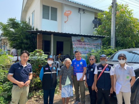 นางสุพิศ เถียรทิม นายกเทศมนตรีตำบลหนองหาร มอบหมายให้คณะผู้บริหาร งานสวัสดิการสังคม ร่วมกับสมาชิกสภาเทศบาล ประธาน อสม. และทีมงาน อสม.ทุกหมู่บ้าน ลงพื้นที่สำรวจและตรวจเยี่ยมผู้ด้อยโอกาสตามข้อมูลชี้เป้าจากเวทีฯระดับหมู่บ้าน2566 ระหว่างวันที่ 16,23-24 พฤษภาคม
