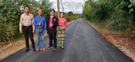 ท่านนายกสุพิศ เถียรทิม นายกเทศมนตรีตำบลหนองหาร คณะผู้บริหาร สมาชิกสภาเทศบาลตำบลหนองหาร ออกตรวจสถานที่ก่อสร้างถนน หมู่ที่ ๑๐ บ้านเกษตรใหม่
