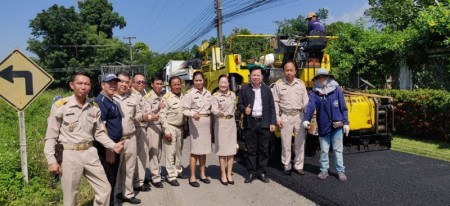 พี่น้องชาวตำบลหนองหารร่วมกราบขอบพระคุณ ท่าน นายกองค์การบริหารส่วนจังหวัดเชียงใหม่ ท่าน บุญเลิศ บูรณุปกรณ์ สนับสนุนงบประมาณโครงการฯถนนโอเวอร์เล กว้าง5.50เมตรยาว200เมตรในหมู่ที่8.บ้านวิเวก ประสานโครงการโดยท่าน สจ.สุพล ณ วิชัย ท่าน นายก สุพิศ เถียรทิม ผู้บริ
