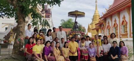 เมื่อวันที่ 21 มิถุนายน 2564 เวลา 09.09 น. นางสุพิศ เถียรทิม นายกเทศมนตรีตำบลหนองหาร นำคณะผู้บริหาร สมาชิกสภาเทศบาลตำบลหนองหาร กำนันผู้ใหญ่บ้าน ประชาชน และกลุ่มสตรีแม่บ้าน กลุ่มพลังมวลชนต่างๆ จัดพิธีบวงสรวงอนุสาวรีย์และถวายเครื่องสักการะเจ้าทิพวัน กฤดากร