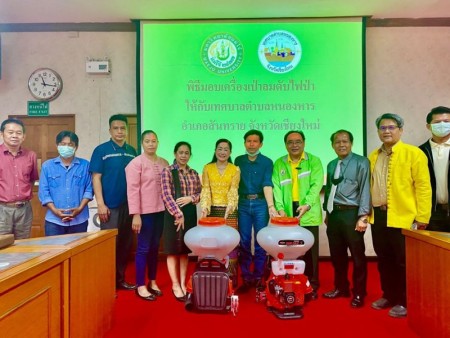 เทศบาลตำบลหนองหาร ขอขอบคุณ มหาวิทยาลัยแม่โจ้ มอบเครื่องเป่าลมดับไฟป่าให้กับเทศบาลตำบลหนองหาร จำนวน ๑ เครื่อง และ หมู่ที่ ๑๓ บ้านดอยน้อยพัฒนา จำนวน ๑ เครื่อง