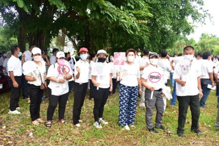 นางสุพิศ เถียรทิม นายกเทศมนตรีตำบลหนองหาร คณะผู้บริหารเทศบาลตำบลหนองหาร สมาชิกสภาฯ มอบหมายให้ สำนักปลัดเทศบาล นำโดย นางอัญชลี พิมพิสาร หัวหน้าสำนักปลัดเทศบาล ร่วมกิจกรรมงานวันต่อต้านยาเสพติดอำเภอสันทราย ประจำปี ๒๕๖๕ ด้วยศูนย์ปฏิบัติการป้องกันและปราบปรามยา
