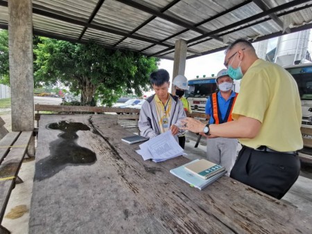 เจ้าหน้าที่เทศบาลตำบลหนองหารลงพื้นที่ตรวจสอบสถานประกอบกิจการที่เป็นอันตรายต่อสุขภาพ(บริษัทปูนซีเมนต์ไทย(ลำปาง)
