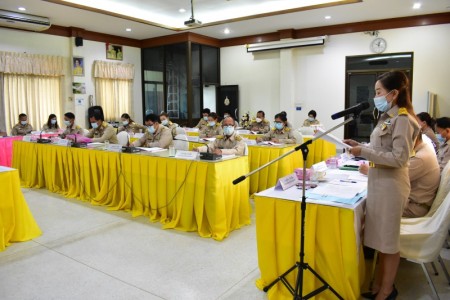 นายกสุพิศ เถียรทิม นายกเทศมนตรีตำบลหนองหาร นำทีม แถลงนโยบายต่อประธานสภา เทศบาลตำบลหนองหาร